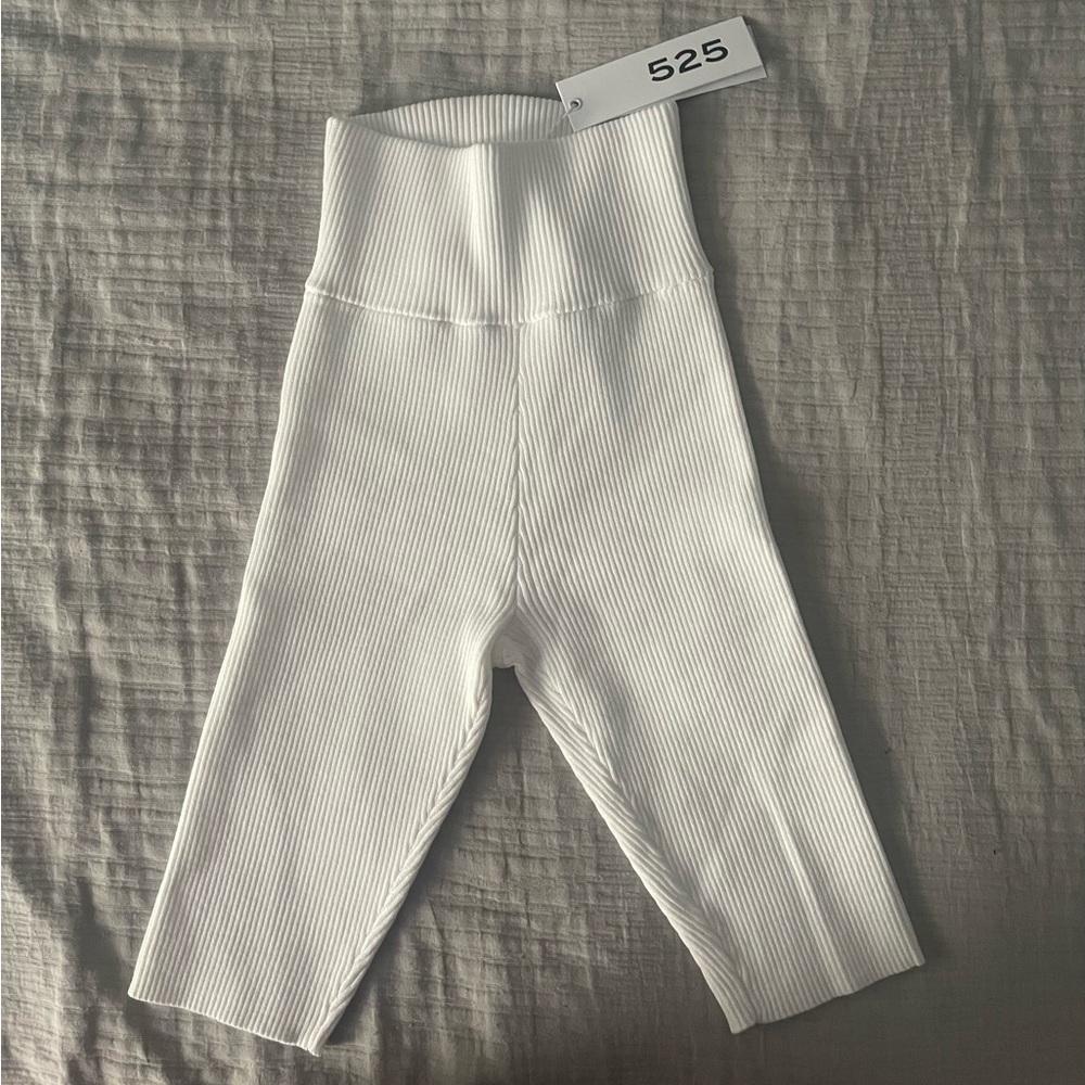 525 America
NWT
Size XS
White Ribbed bike short